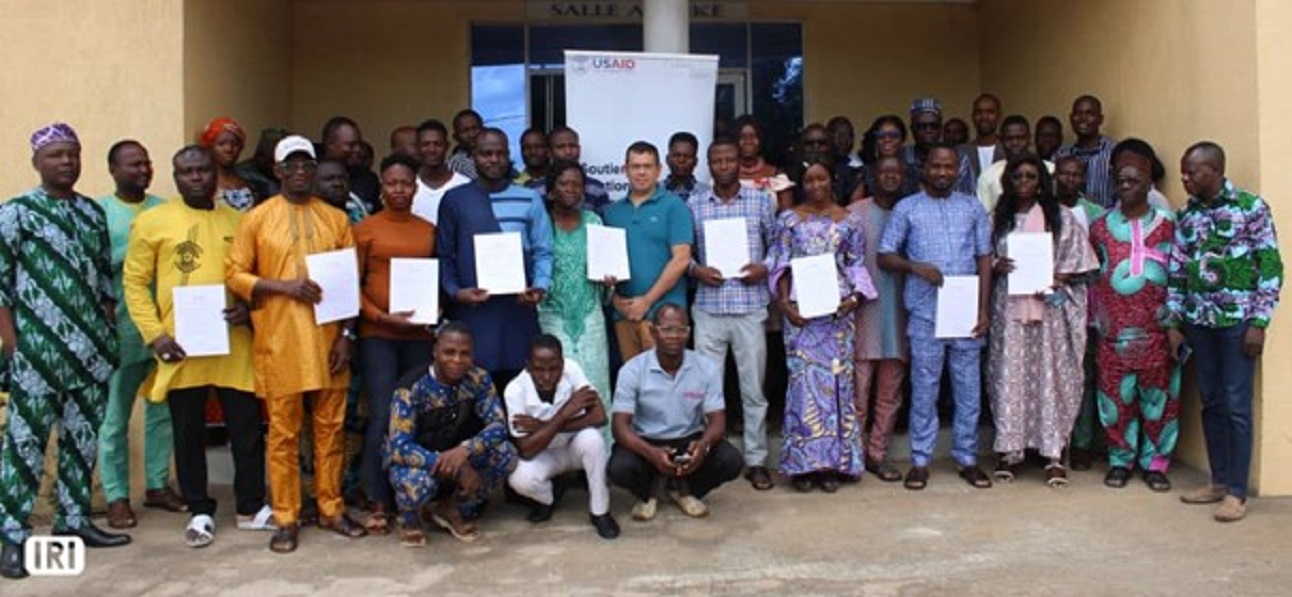 Les organisateurs de la formation avec les  professionnels des médias présents