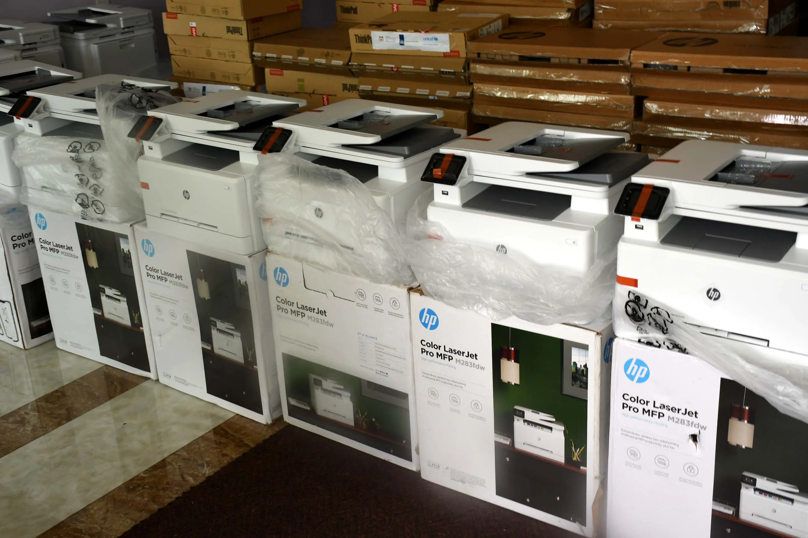 Du matériel informatique offert par la Coopération suisse pour renforcer les capacités  d’intervention des Cps et des directions départementales