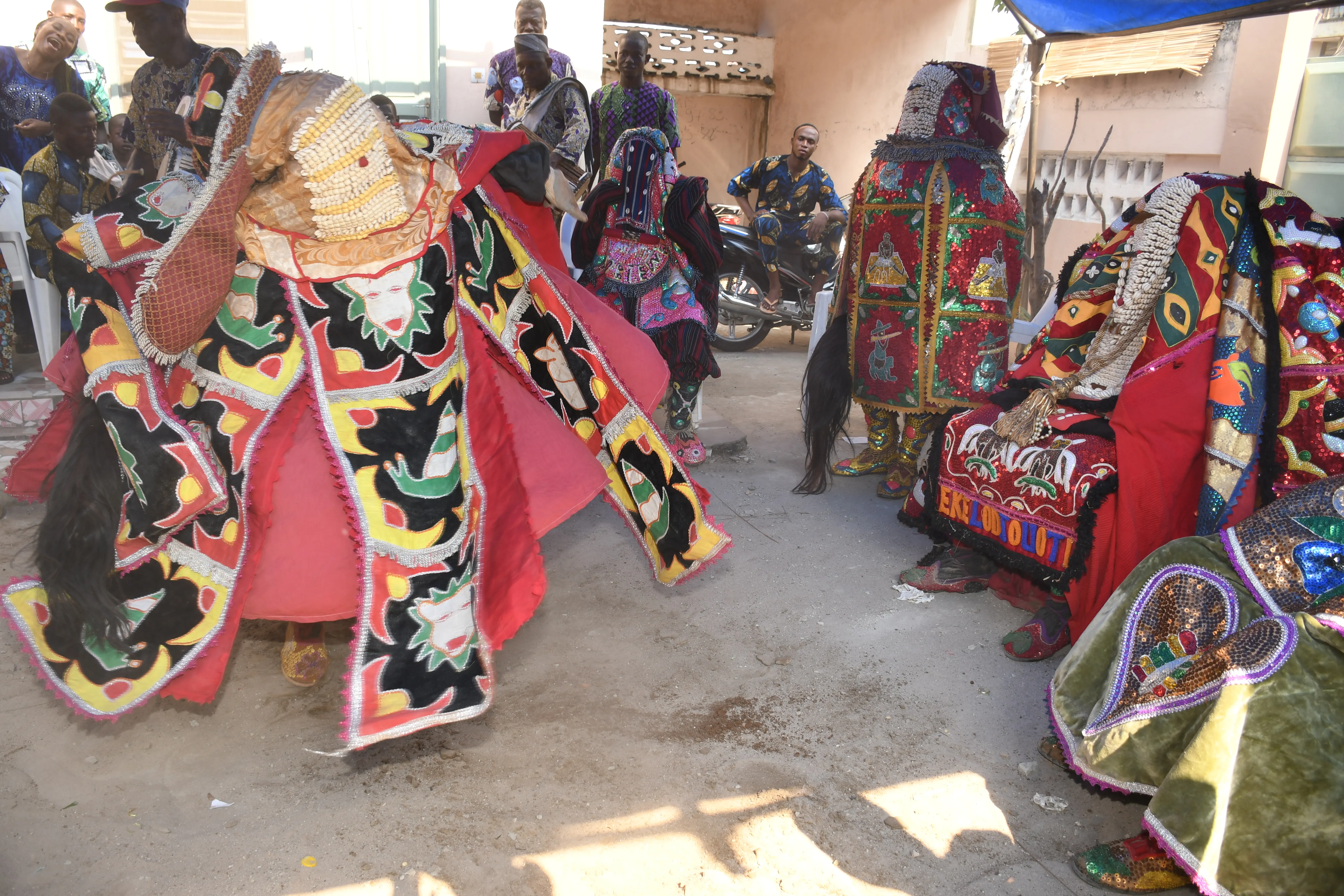 La fête du vodun a été l'occasion pour les dignitaires du culte Egun-gun d'invoquer les ancêtres