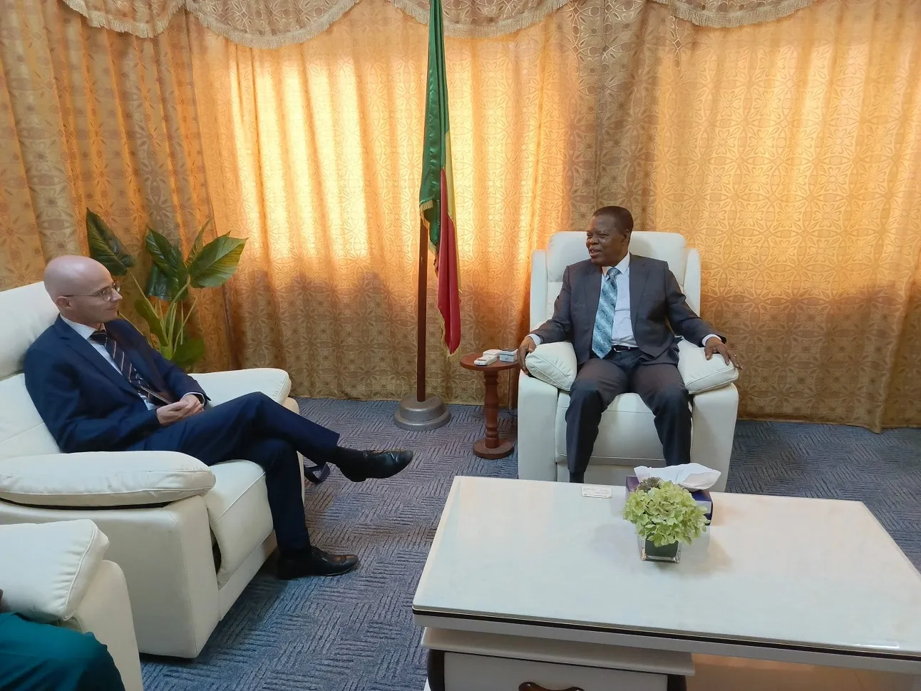 Le médiateur de la République et le chef de la Coopération belge au Bénin lors de la séance de travail