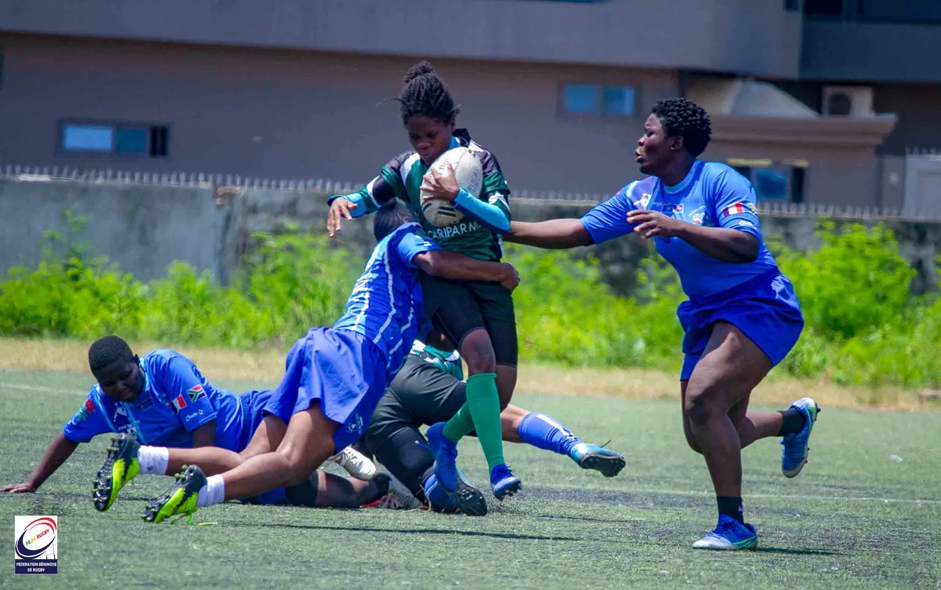 Le spectacle bien assuré par les dames du rugby à 7