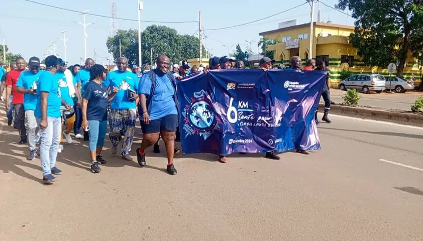 Les marcheurs ont bravé le soleil pour parcourir les grandes  artères de la ville de Parakou