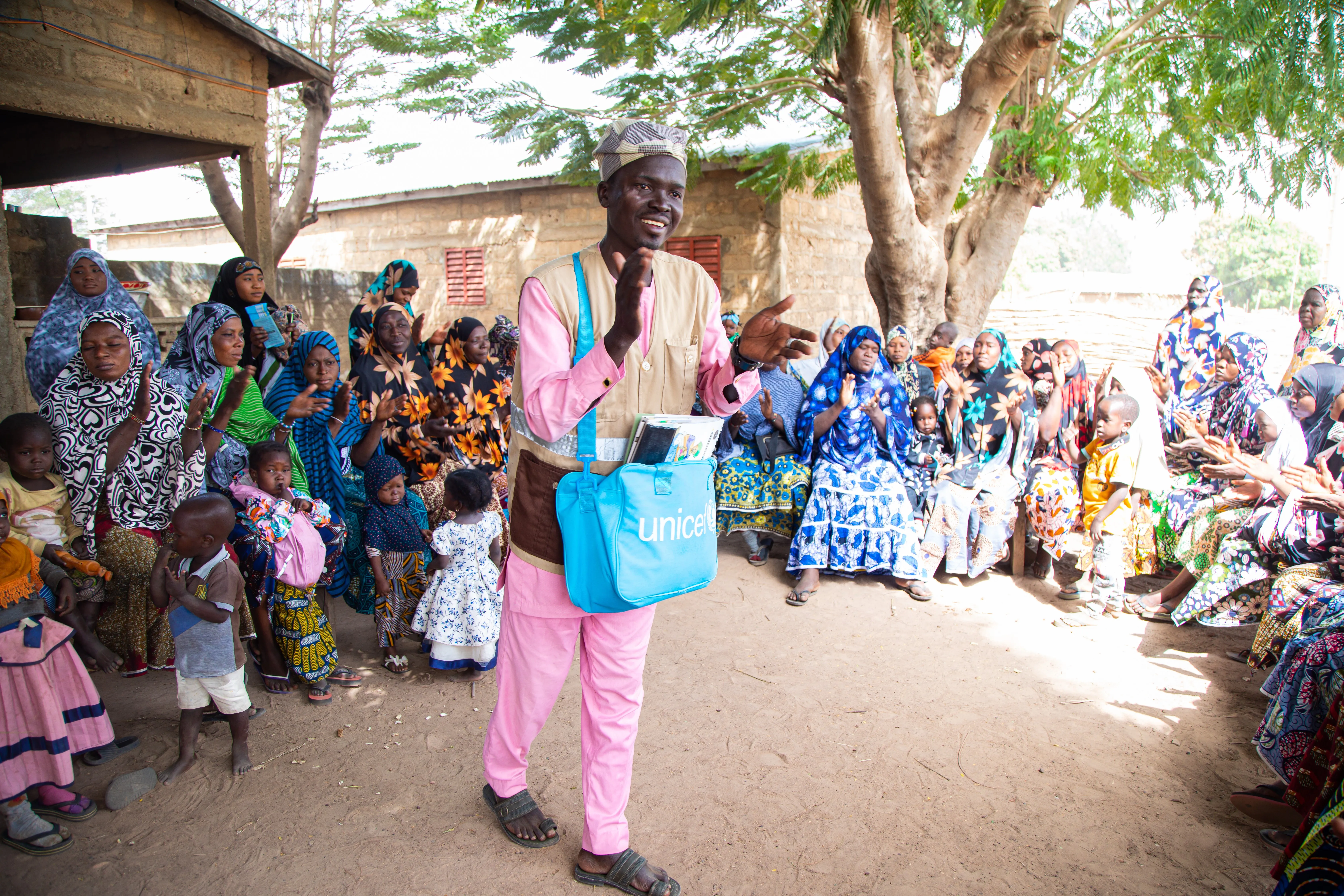 Issifou Moumouni donnant des consignes