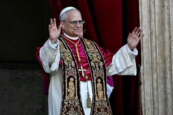 Le cardinal Robert Francis Prevost est élu pape. Il a pris le nom de Léon XIV