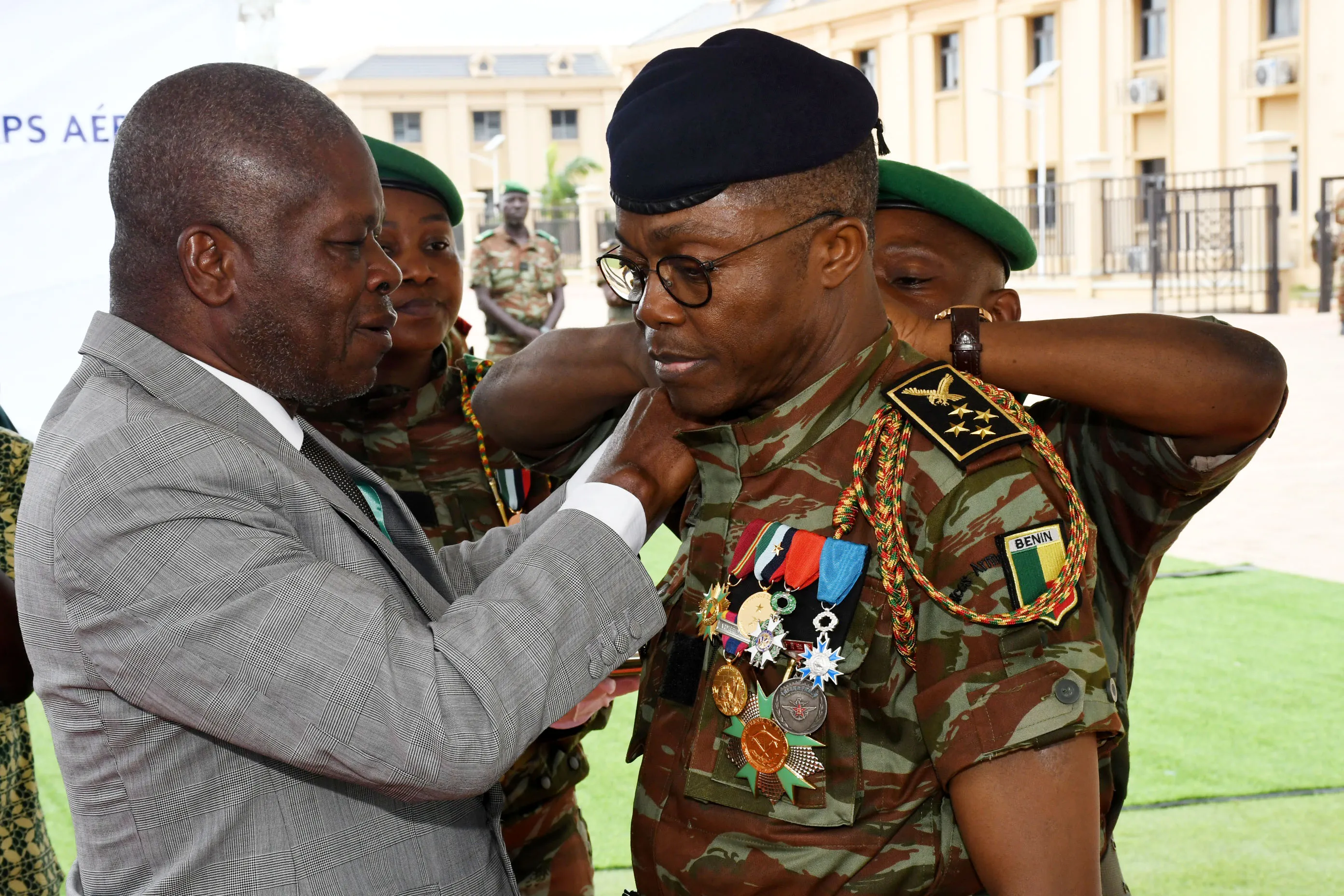 Elevé au grade de général de corps aérien, Bertin Bada rend hommage aux soldats  qui sont tombés pour que le Bénin reste debout