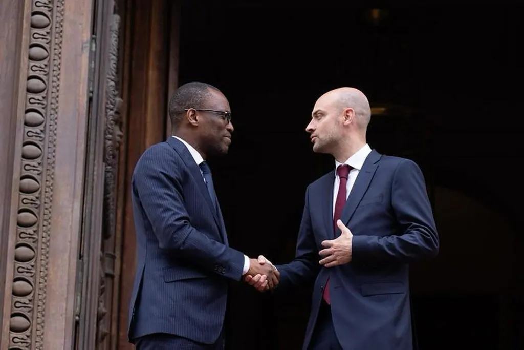 Jean-Noel Barrot et Olushegun Adjadi Bakari