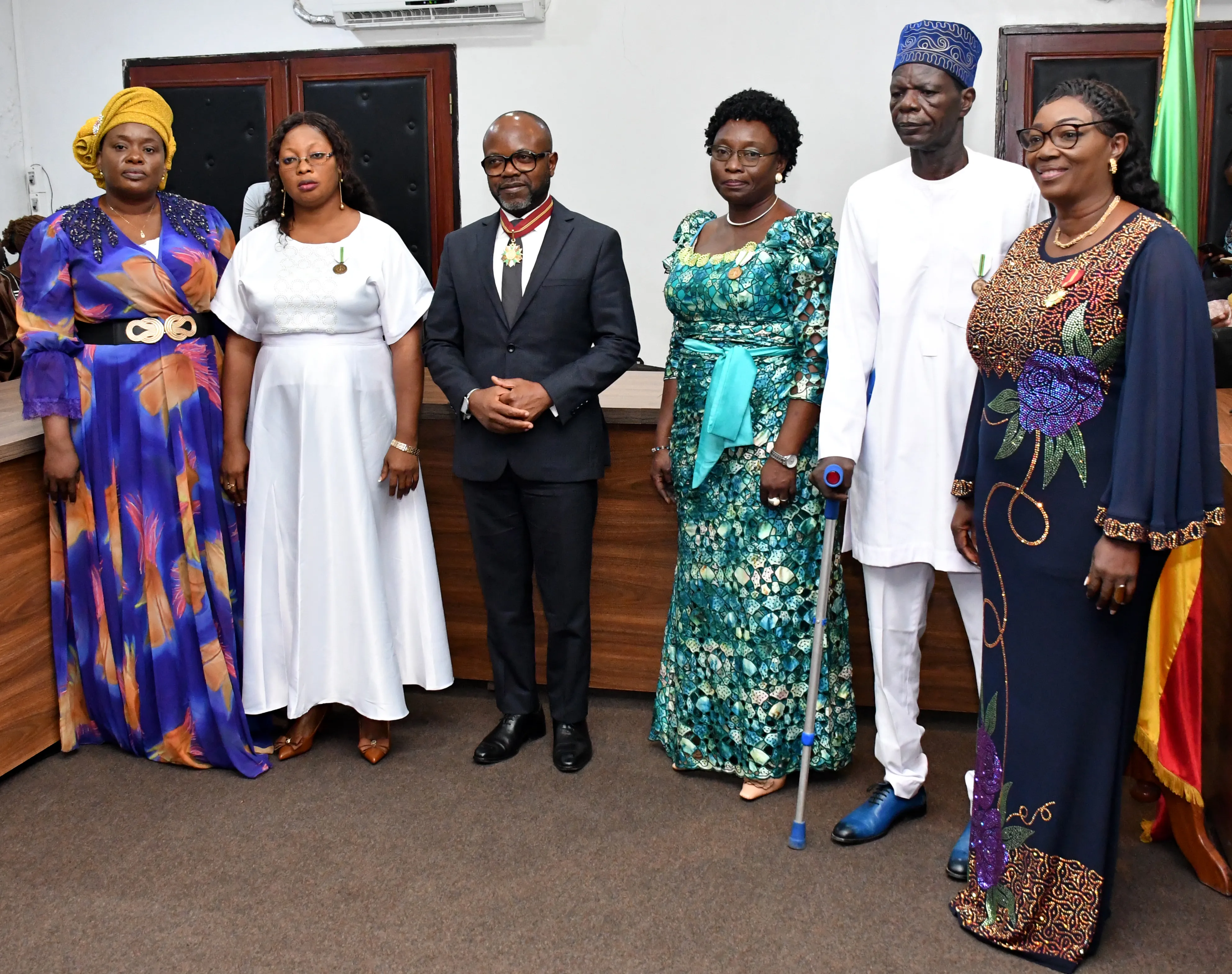 Les cadres décorés prennent l’engagement de continuer à refléter l’image de cet honneur reçu
