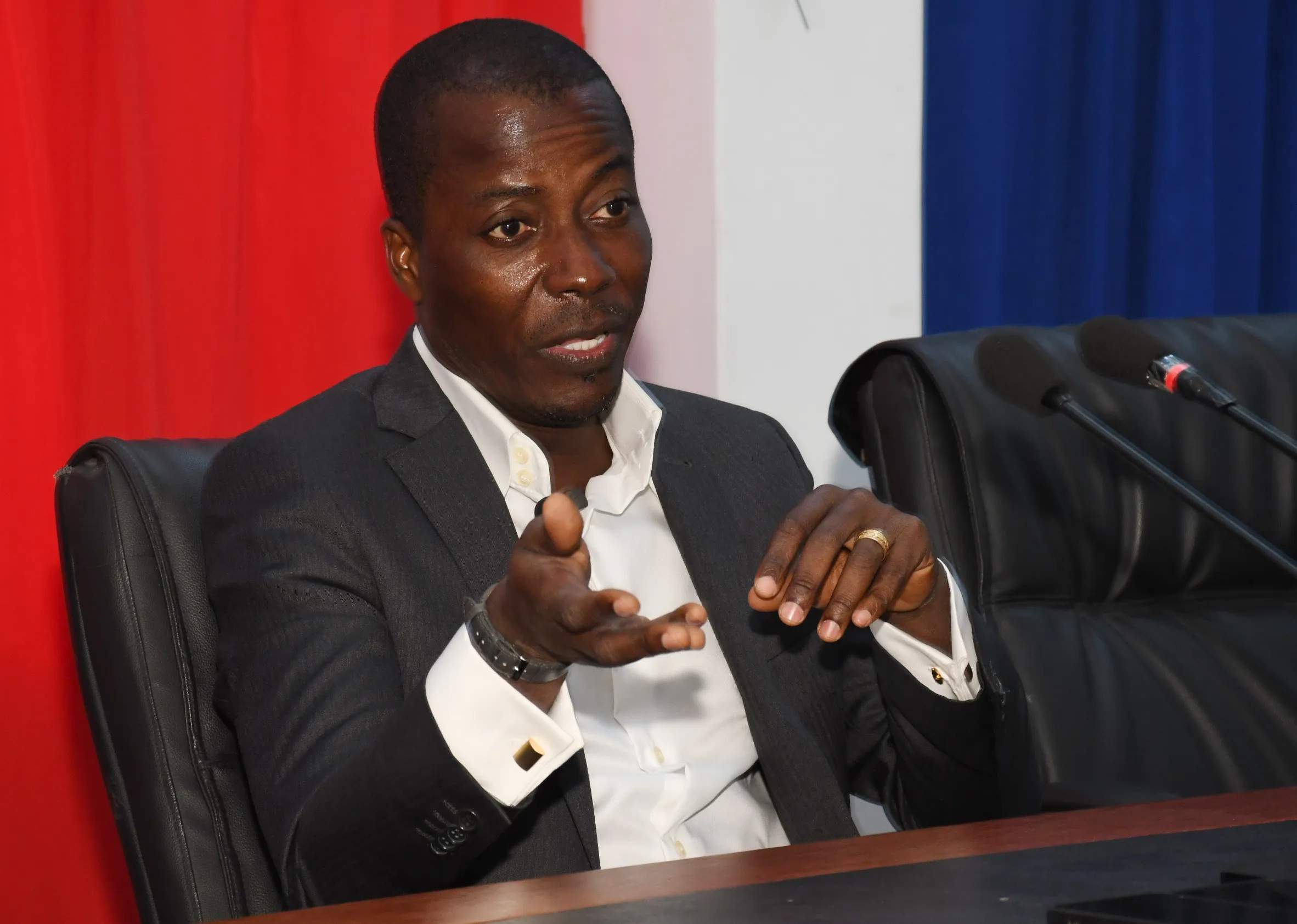 Wilfried Léandre Houngbédji, porte-parole du gouvernement,  lors d’une conférence de presse