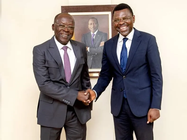 Cet esprit collectif témoigne de la qualité du système partisan et renforce la discipline de groupe au sein des partis