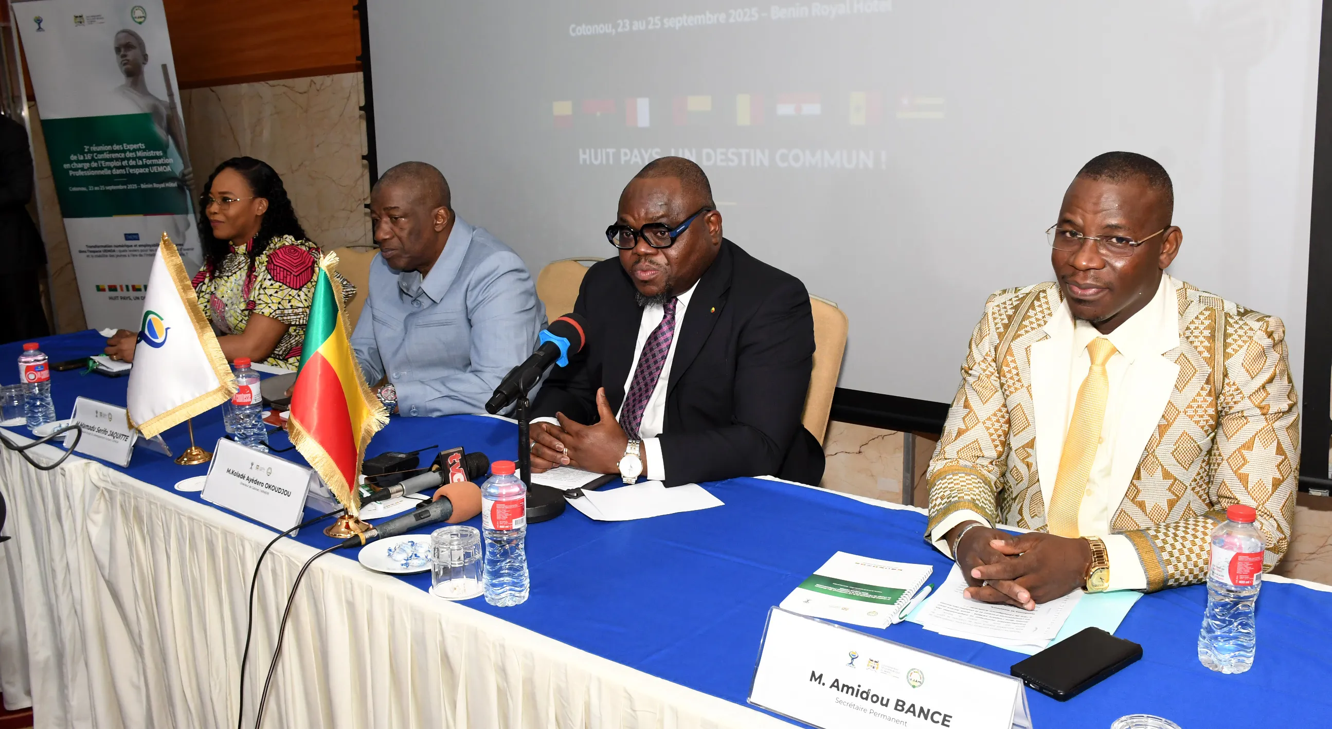 Les officiels lançant la 2e  réunion des experts en emploi et formation professionnelle de l’Uemoa