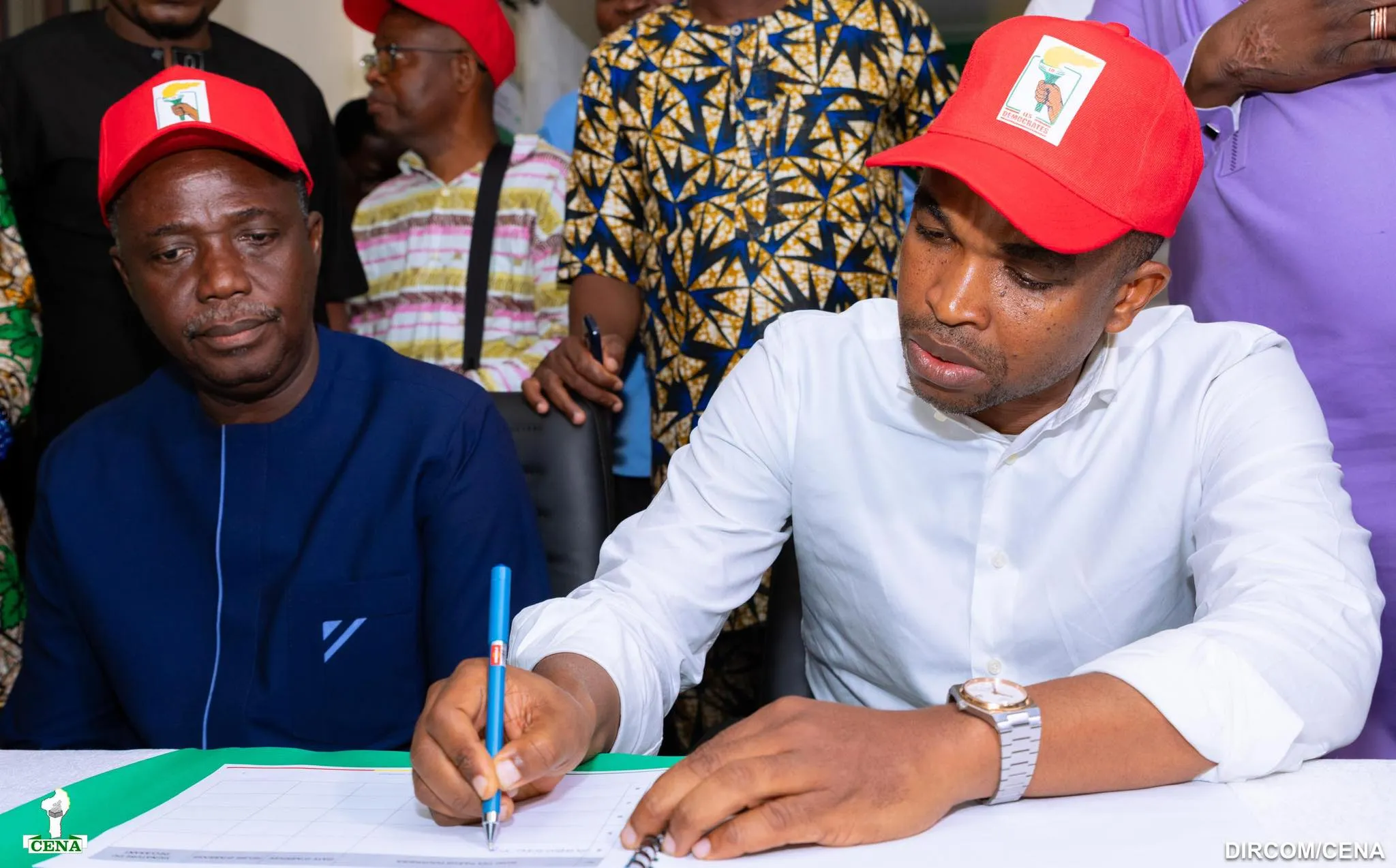 Le duo Agbodjo-Lodjou, lors du dépôt de son dossier à la Cena