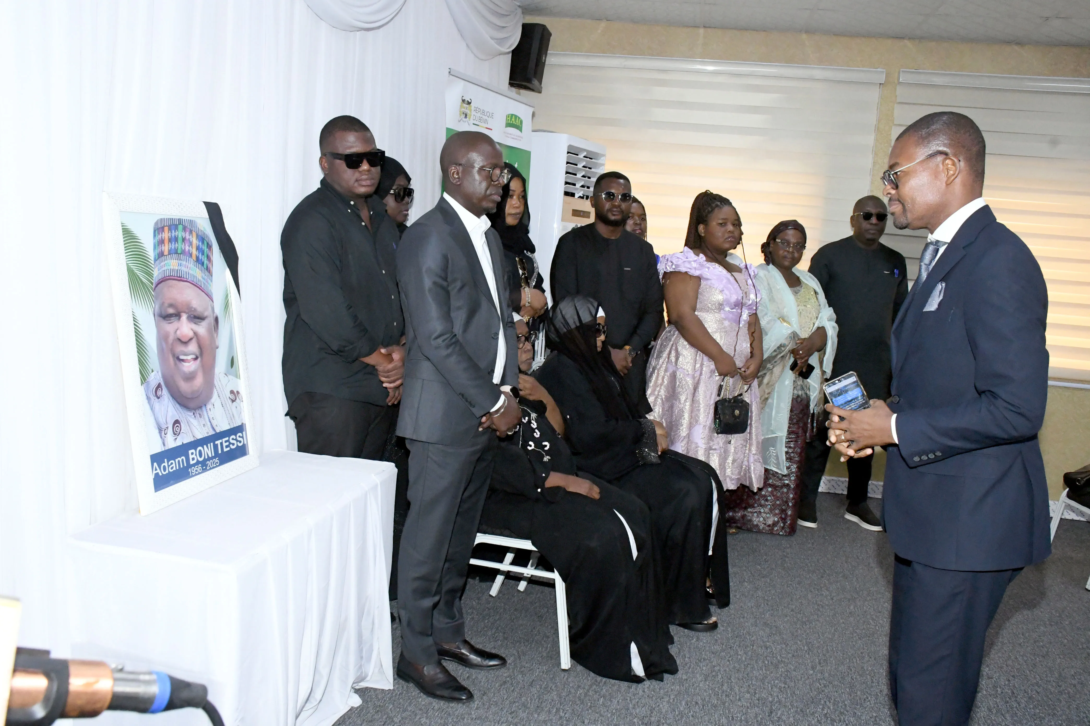 Le directeur général de l'Onip présentant ses condoléances à la famille éplorée