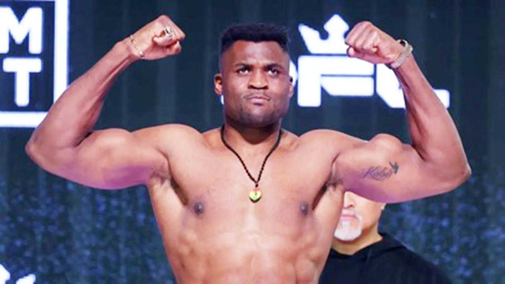 Francis Ngannou fait son grand retour dans la cage, un défi majeur face à Philipe Lins
